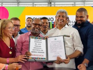 Uruçuca: Bebeto participa de ato que marca início das obras de pavimentação da estrada até Serra Grande