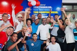 Itabuna: Bebeto inaugura comitê  e participa de caminhada com Jerônimo, Rui e Wagner