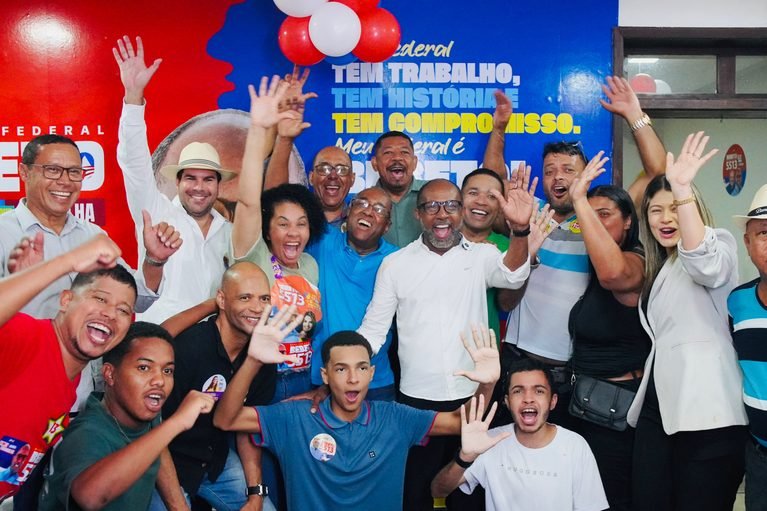 Itabuna: Bebeto inaugura comitê  e participa de caminhada com Jerônimo, Rui e Wagner