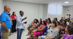 Bebeto apresenta propostas a jovens, mulheres e famílias atípicas em Xique-Xique